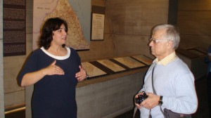Kubos „Memorialinio genocido komplekso“ direktorė Saida Abasova ir istorikas Algimantas Liekis, apie Azerbaidžaną išleidęs knygą Tautų kraustymai Kaukaze. Slaptai.lt nuotr.